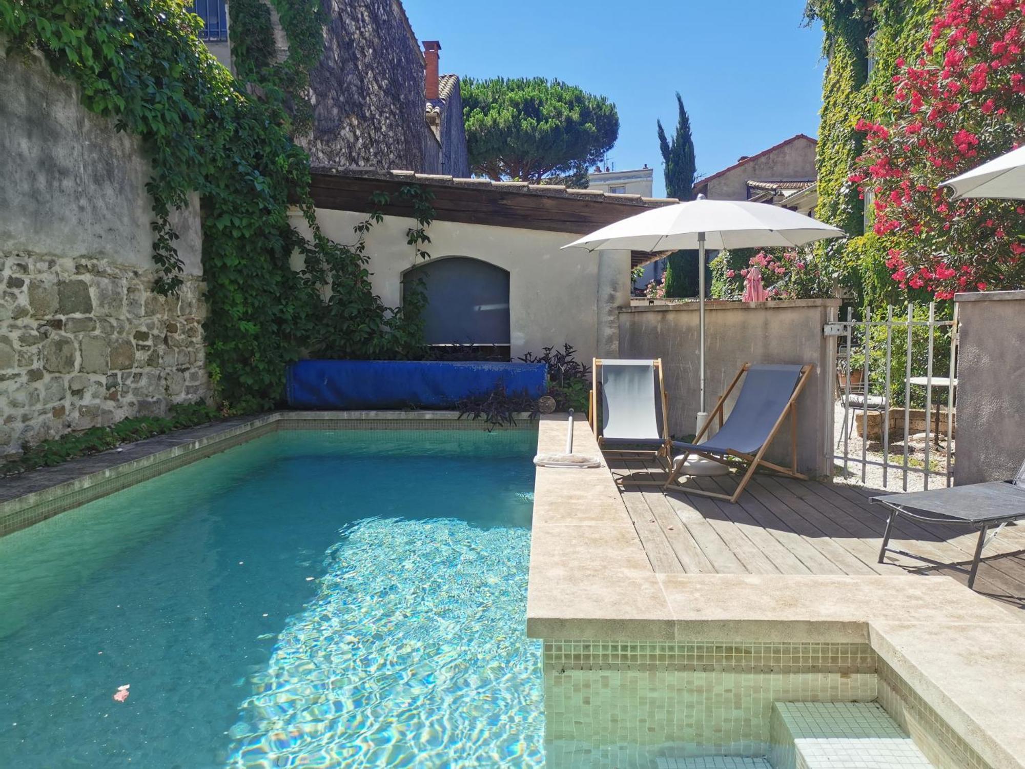Les De Marie Apartment